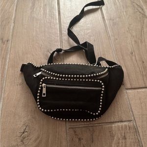 black fanny pack